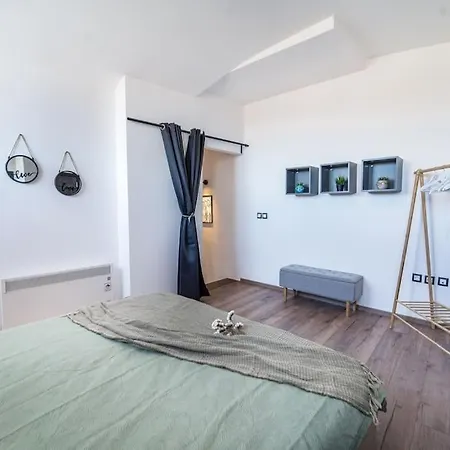 Alpin Penthouse 2 Bedroom With Fireplace And Mountain View * Bansko